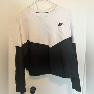 Cropped Nike chevron sweatshirt